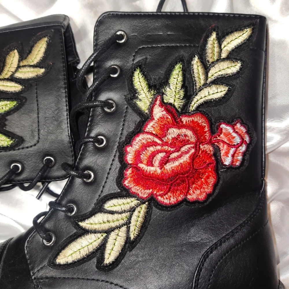Wild Diva Lounge Combat Boots | Floral Decal | Sz 7½ - Picture 4 of 4